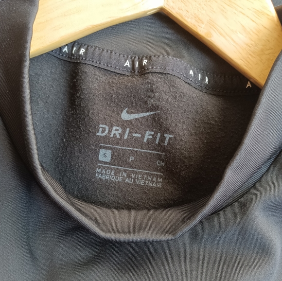 Nike Reflective Long Sleeve Fitted Cropped Dri-FIT Top Graphic+Arm Stripes - Picture 7 of 9